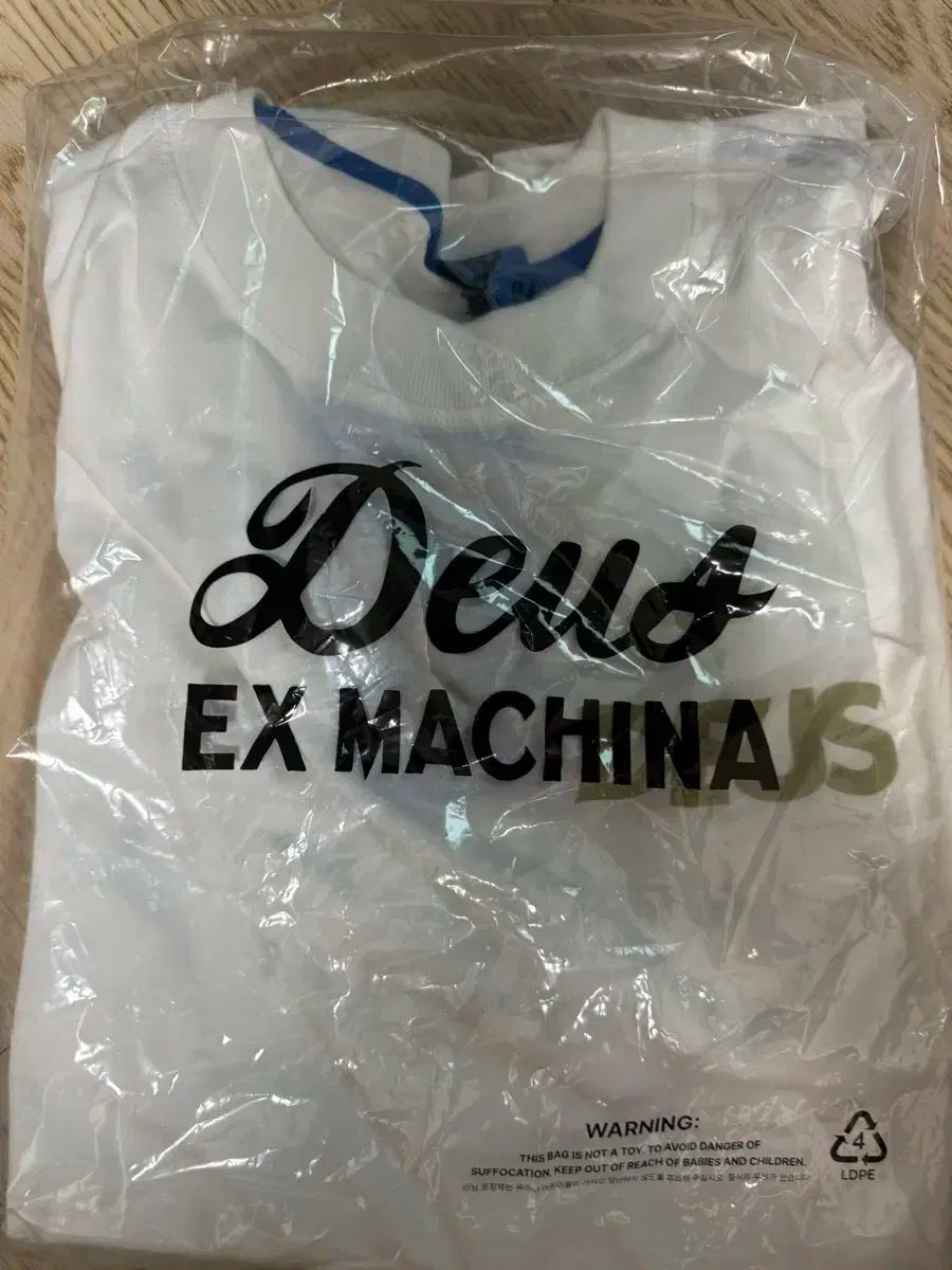 デウスショートスリーブ T シャツ