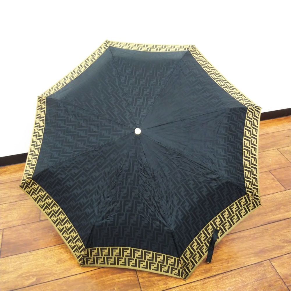 FENDI 折り畳み傘 FENDI 折りたたみ傘 黒と金 タグ付き】FENDI