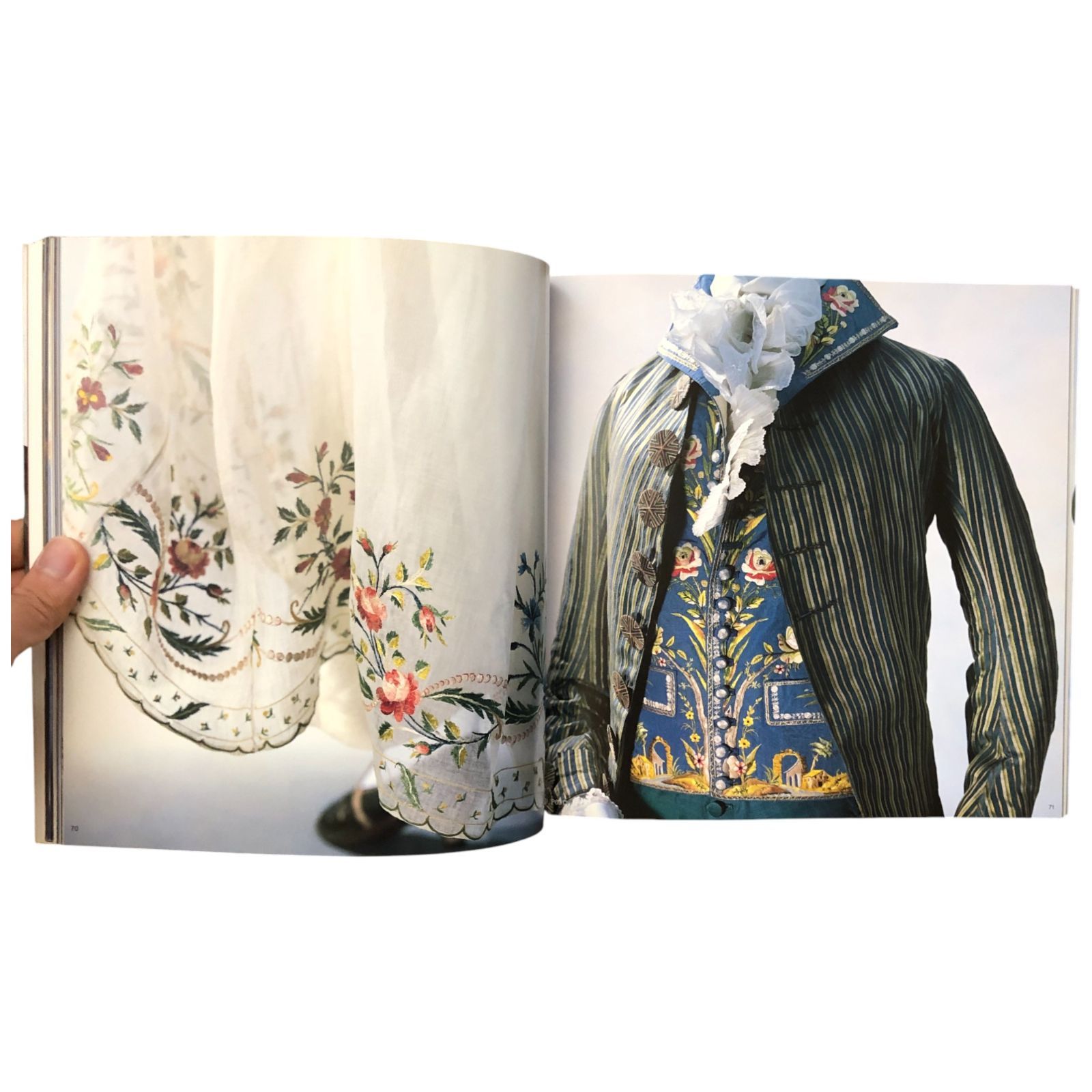 必携！「華麗な革命〜ロココと新古典主義の衣裳展」素晴らしい内容です 華麗な革命 ロココと新古典の衣裳展 | 汀線 / TEISEN BOOKS