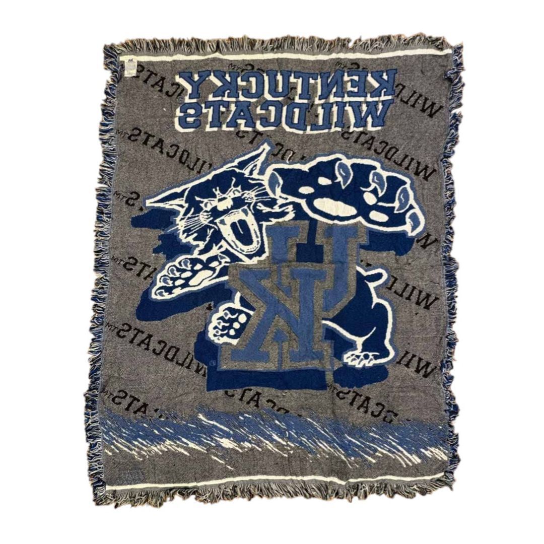 vintageラグ カーペット NCAA USA製 ケンタッキー大学 1754 vintageラグ カーペット NCAA USA製 ケンタッキー大学 1754 - メルカリ