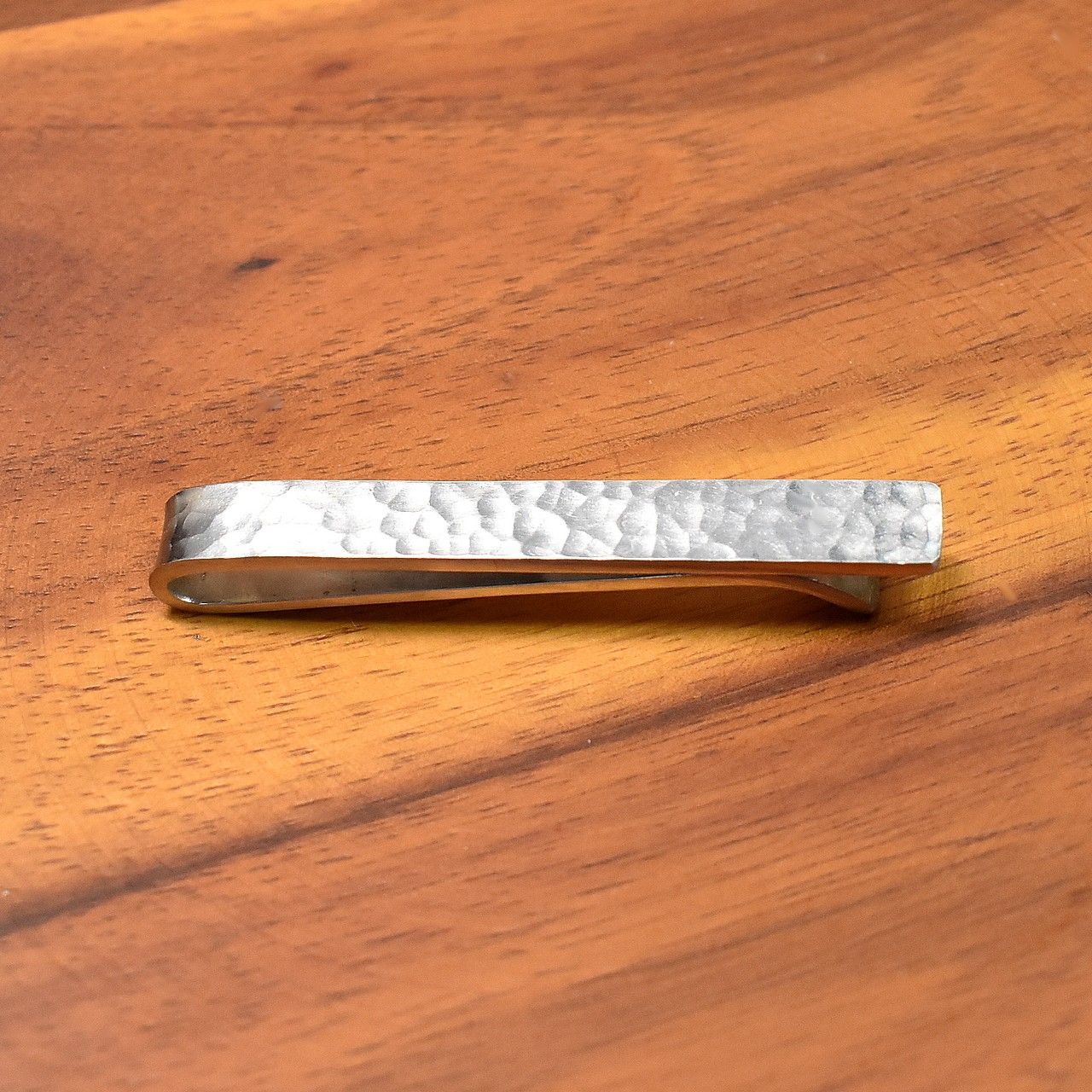 シルバー クリップ ネクタイピン 槌目模様 タイバー