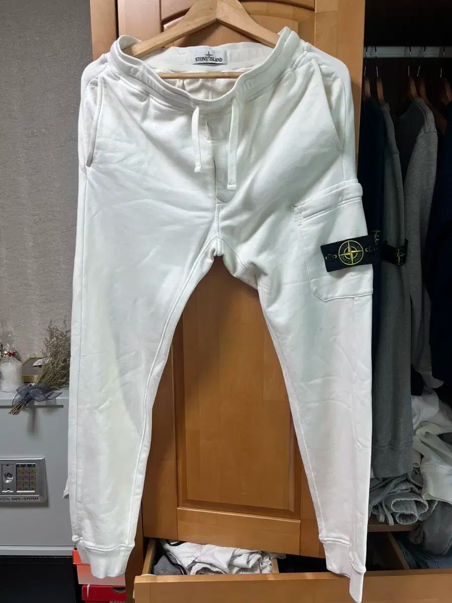 【雷市場（ポンジャン）商品韓国直送】STONE ISLAND(ストーンアイランド) ジョガーパンツ