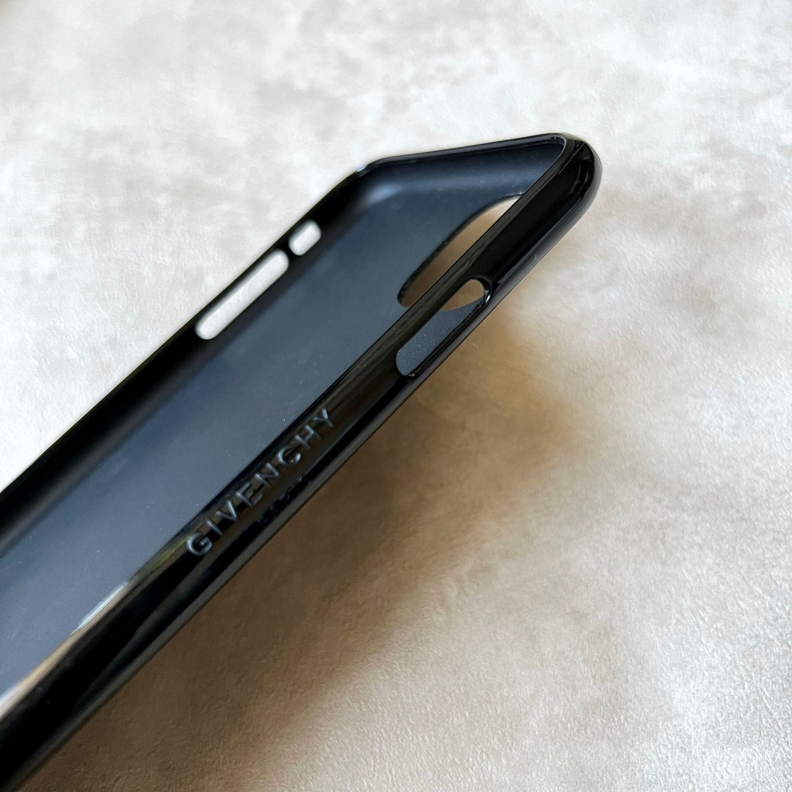 新品未使用箱付き】ジバンシー iPhone１１ケース - ペスカセレクト