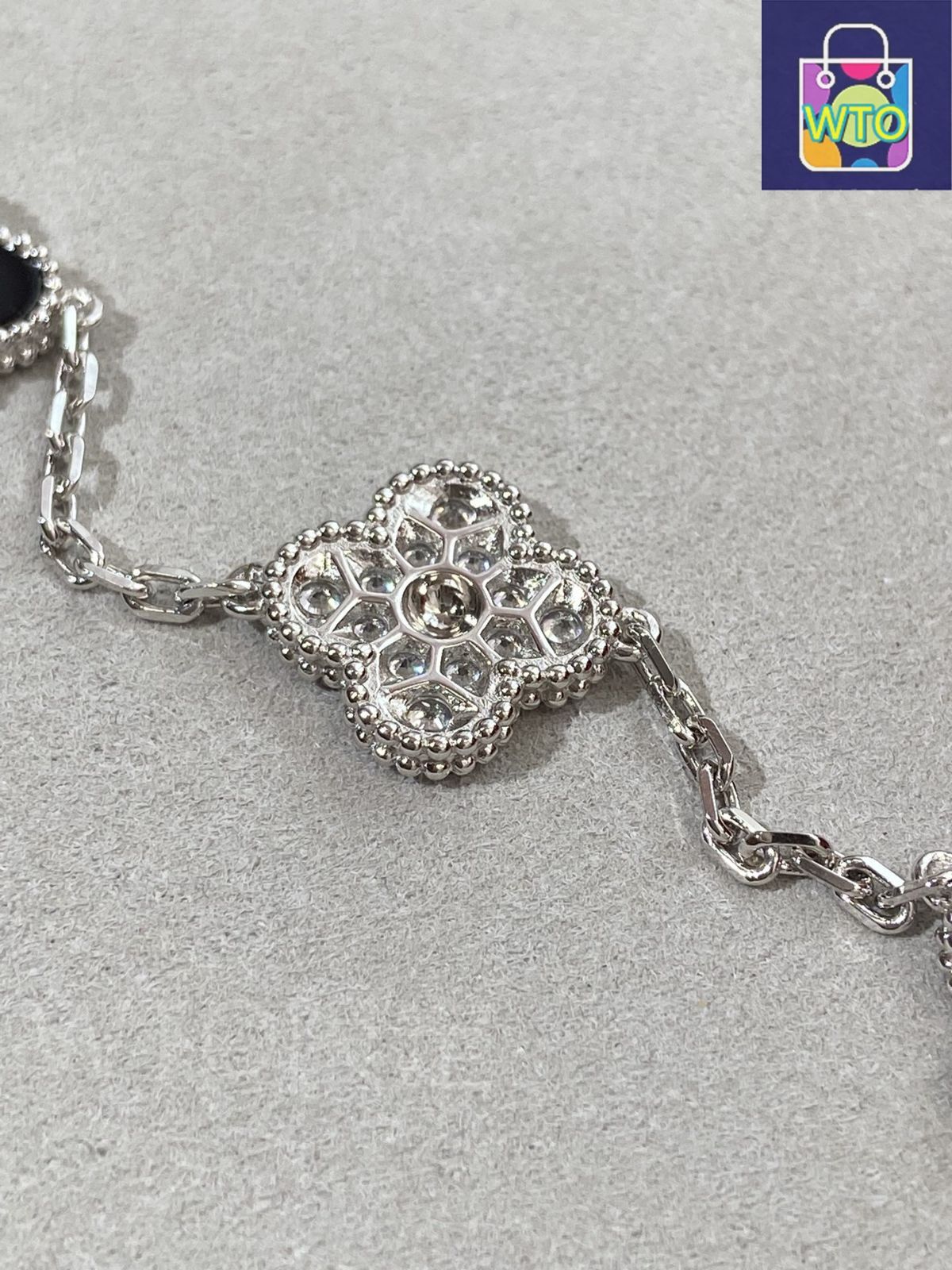 Van Cleef & Arpels] ヴァン クリーフ＆アーペル 四つ葉の