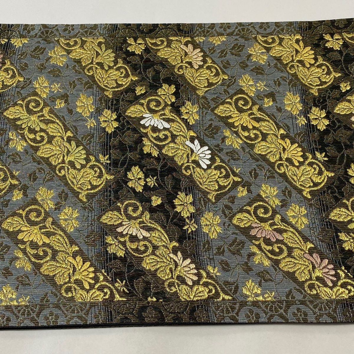 袋帯 六通 花菱 花唐草 金糸 エレガント 逸品 D 花菱唐草模様 花文 唐花 金糸 六通 正絹 フォーマルな袋帯