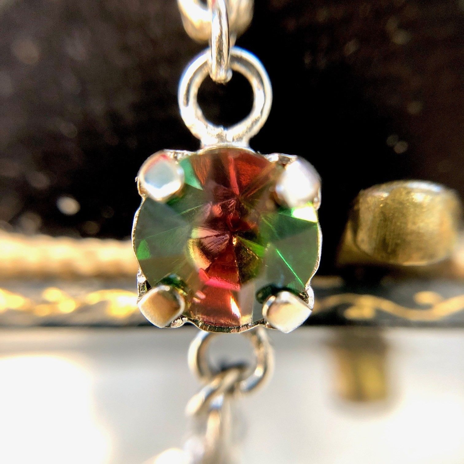 アンティークサフィレットとアイリスガラス(ウランガラス)のネックレス