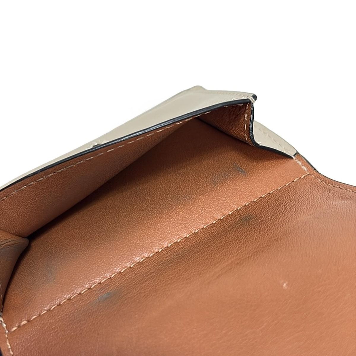 ロエベ　LOEWE ベージュ　アナグラム　レザー 三つ折り財布 ロゴ付き LOEWE(ロエベ) 3つ折り財布 - グレーベージュ アナグラム レザー