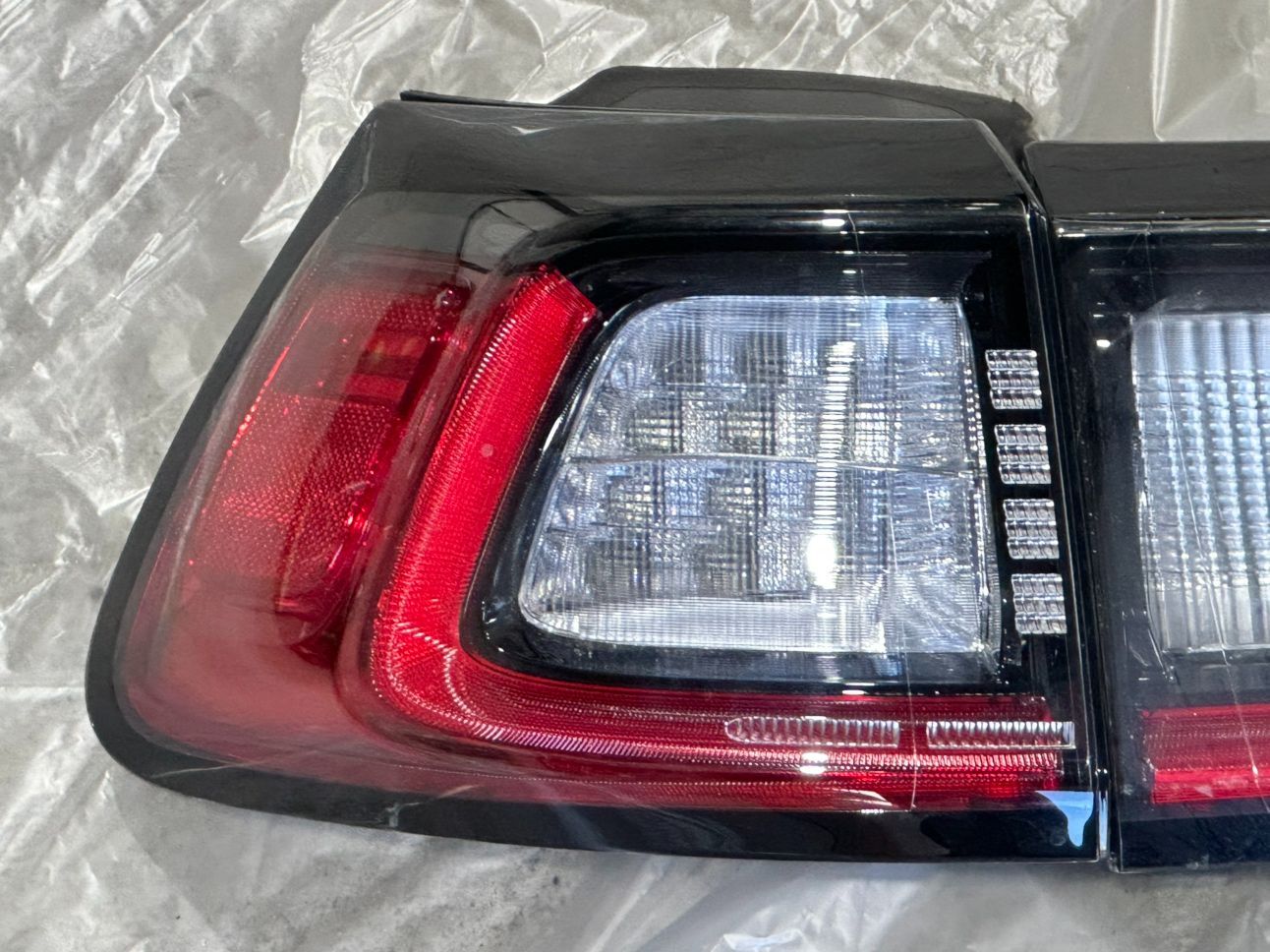 テールレンズ ゲート