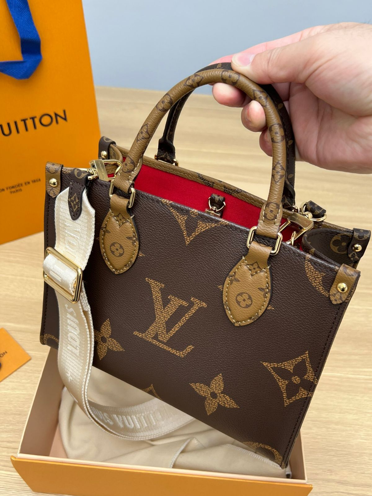 人気！LOUIS VUITTON (ルイヴィトン)オンザゴー PM トートバッグ