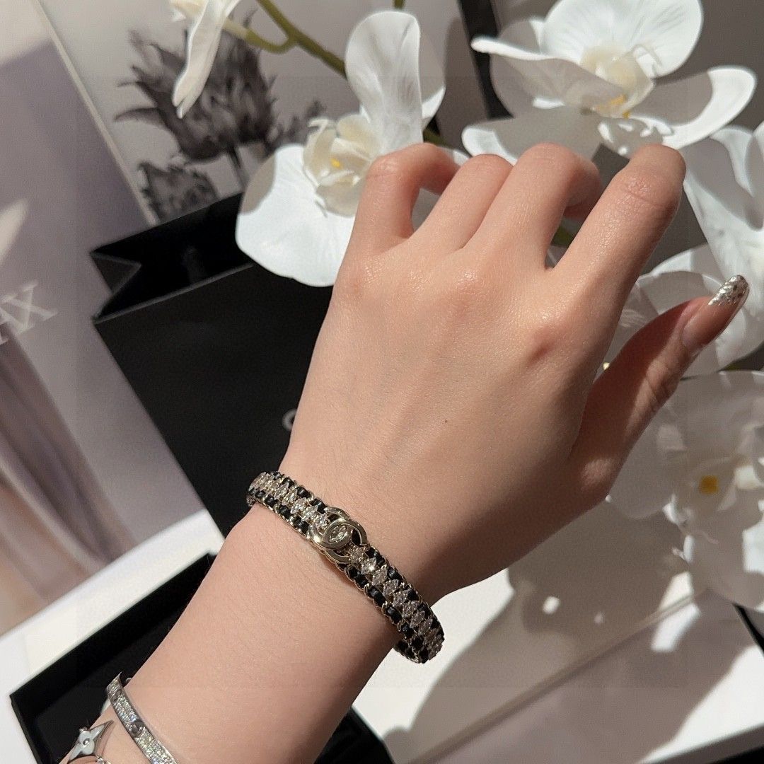 今日特価】Chanel シャネル スワロフスキー クリスタル レザー