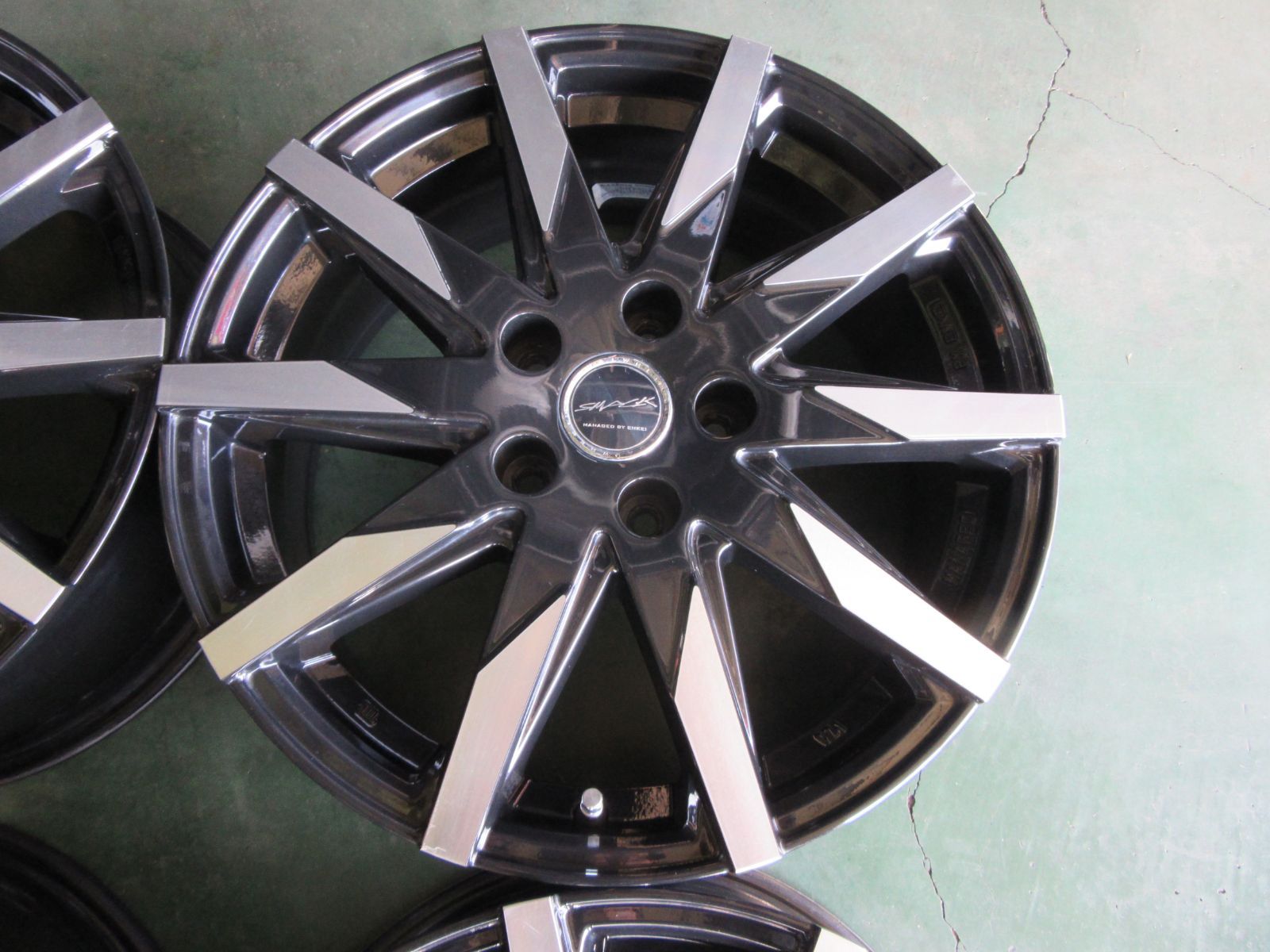 70%溝有。ENKEI SMACK スマック社外ホイール17インチ×7J＋48