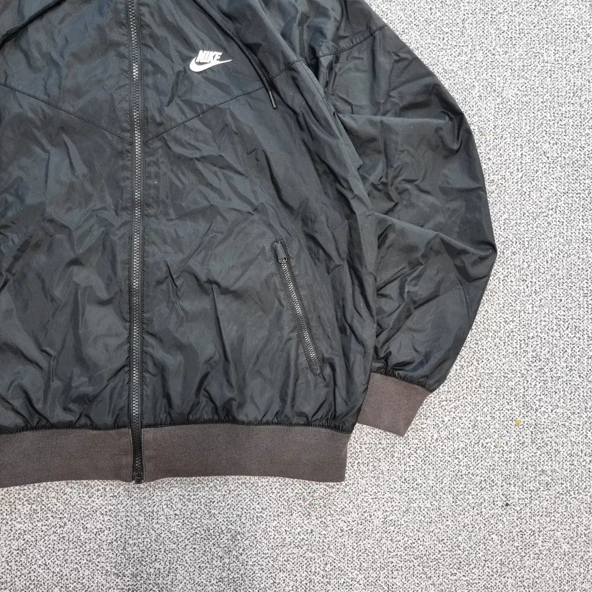 NIKE ナイキ ウインドブレーカー 黒 used Nike(ナイキ) ウインドブレーカー 黒 - メルカリ