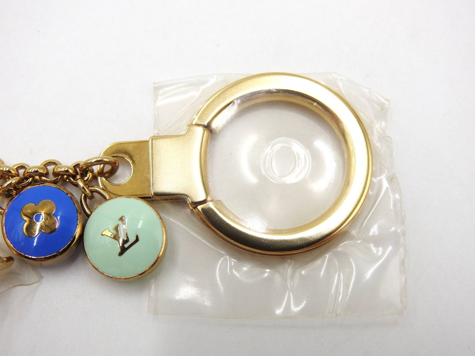 J2788 LOUIS VUITTON ポルトクレ LV ファセット キーホルダー チャーム