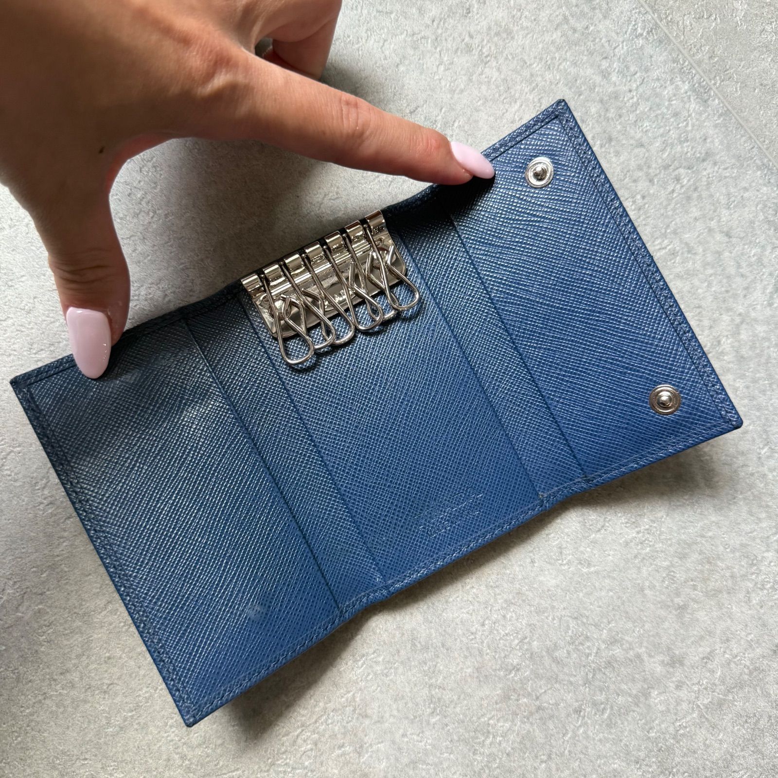 美品 PRADA プラダ トライアングル 6連続キーケース サフィアーノ