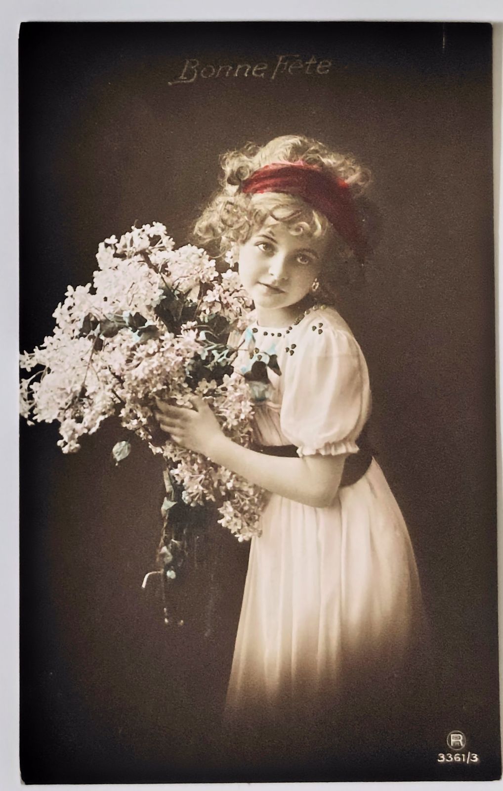 花束をもつサラちゃん 少女 フランス イギリス ヴィンテージ
