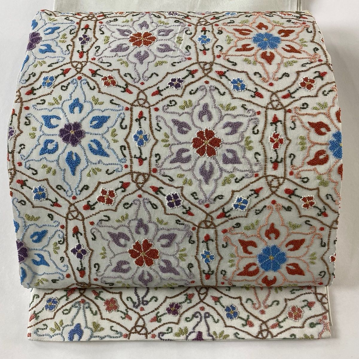 袋帯 逸品 華文 草花 相良刺繍 灰色 お太鼓柄 正絹 【中古