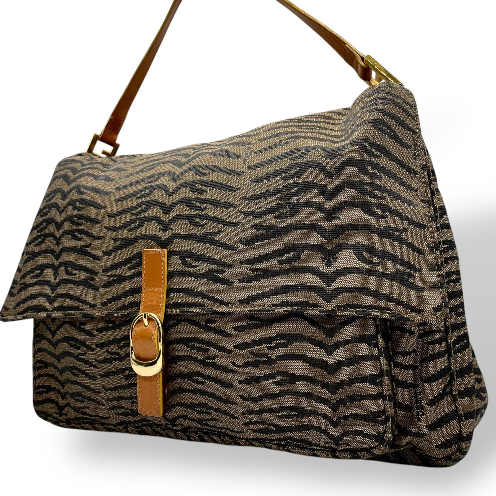 FENDI フェンディショルダーバッグ 斜め掛け キャンバス レザー カーキ茶 極美品 FENDI キャンバス レザー ショルダーバッグ 斜め掛け