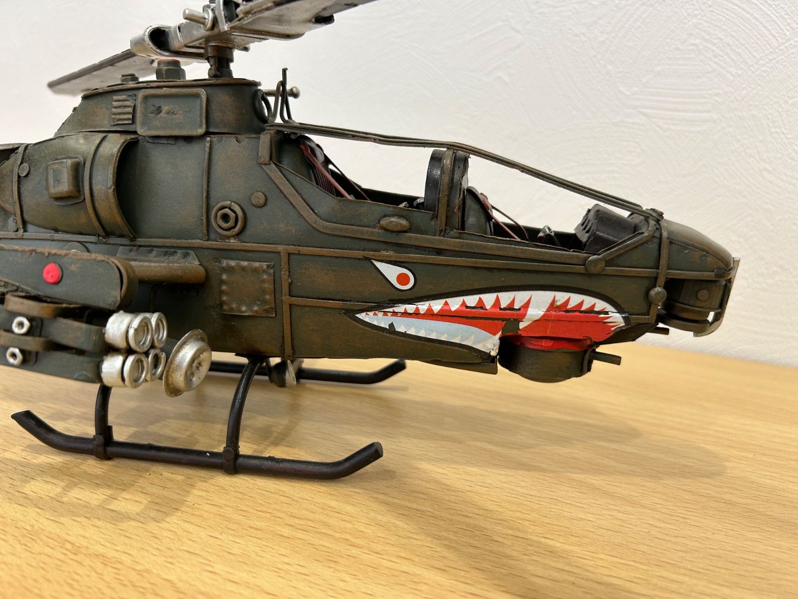 AH-1 コブラ　ブリキ製ヘリコプター　アメリカン AH-1 コブラ ブリキ製ヘリコプター アメリカン ICM 1/32スケール新