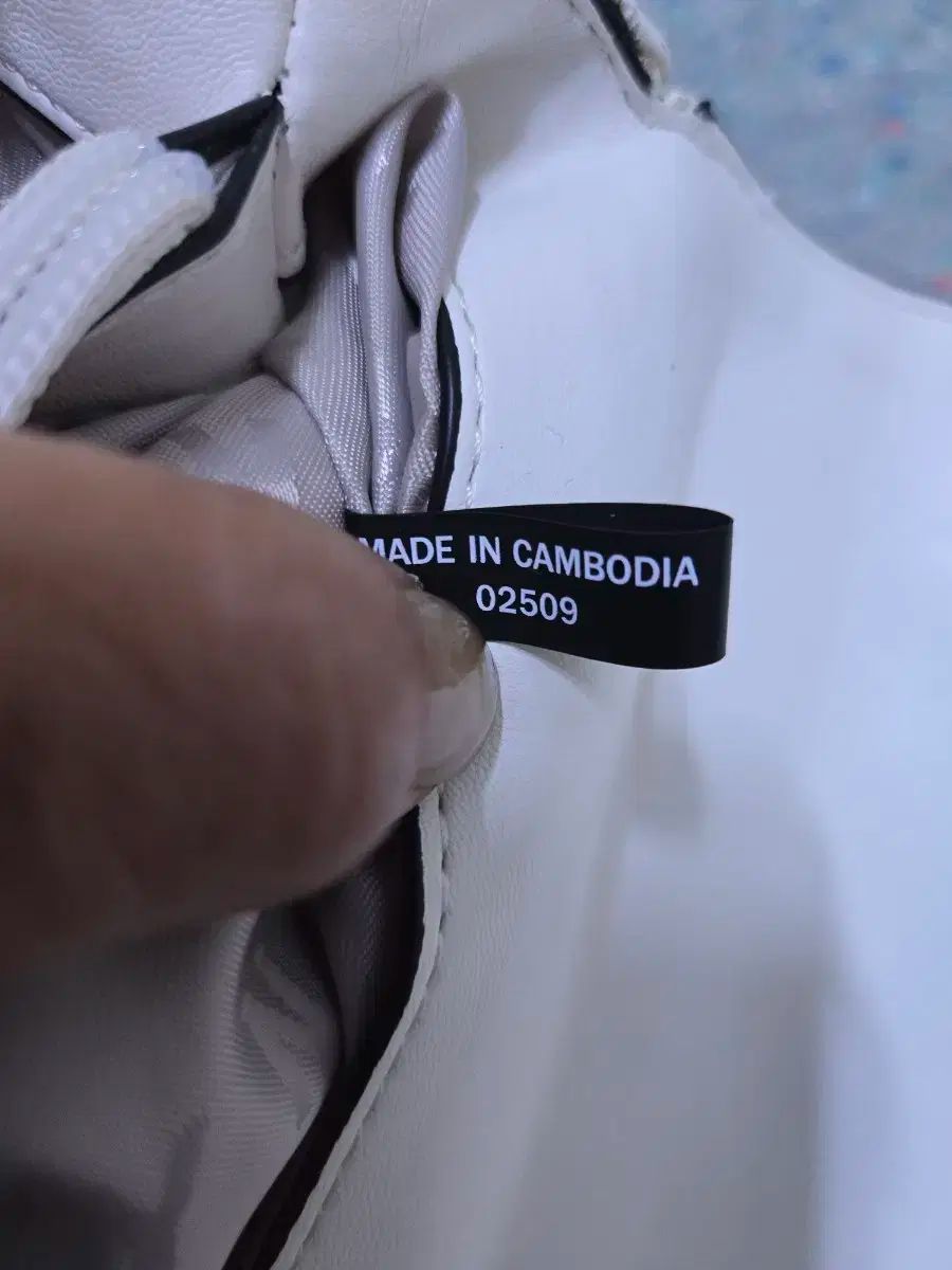 DKNY ホワイト キルティング チェーン クロスバッグ DECORATOM_COM_BR