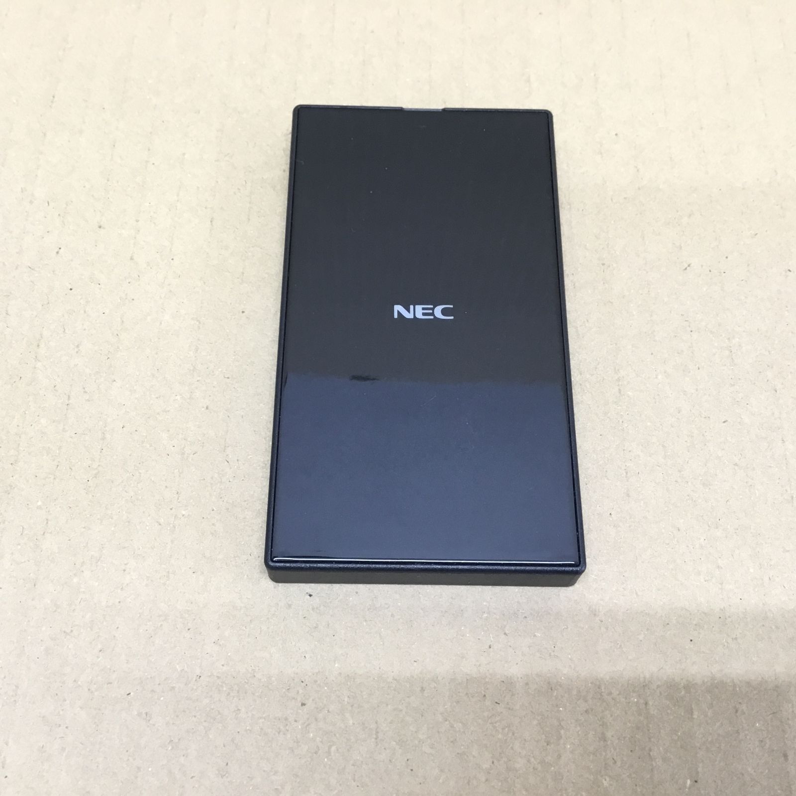 NEC Wi-Fi LTE モバイルルーター デュアルSIM 自動SIM切り替え SIMフリールーター Aterm MR05LN クレードルセット -  メルカリ