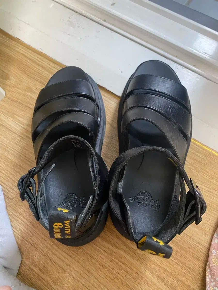 DR. MARTENS
