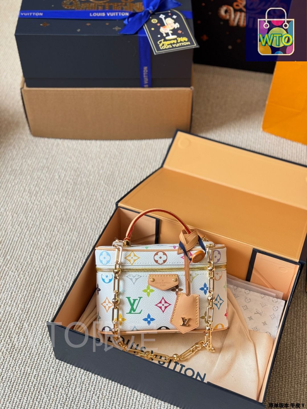 今日特価】LV 2025 村上隆 白三彩 Vanity Chain Pouch ルイ