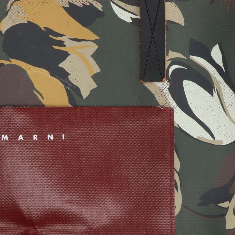 密度のある マルニ SHMP0052A0 フローラル柄PVCトートバッグ メンズ