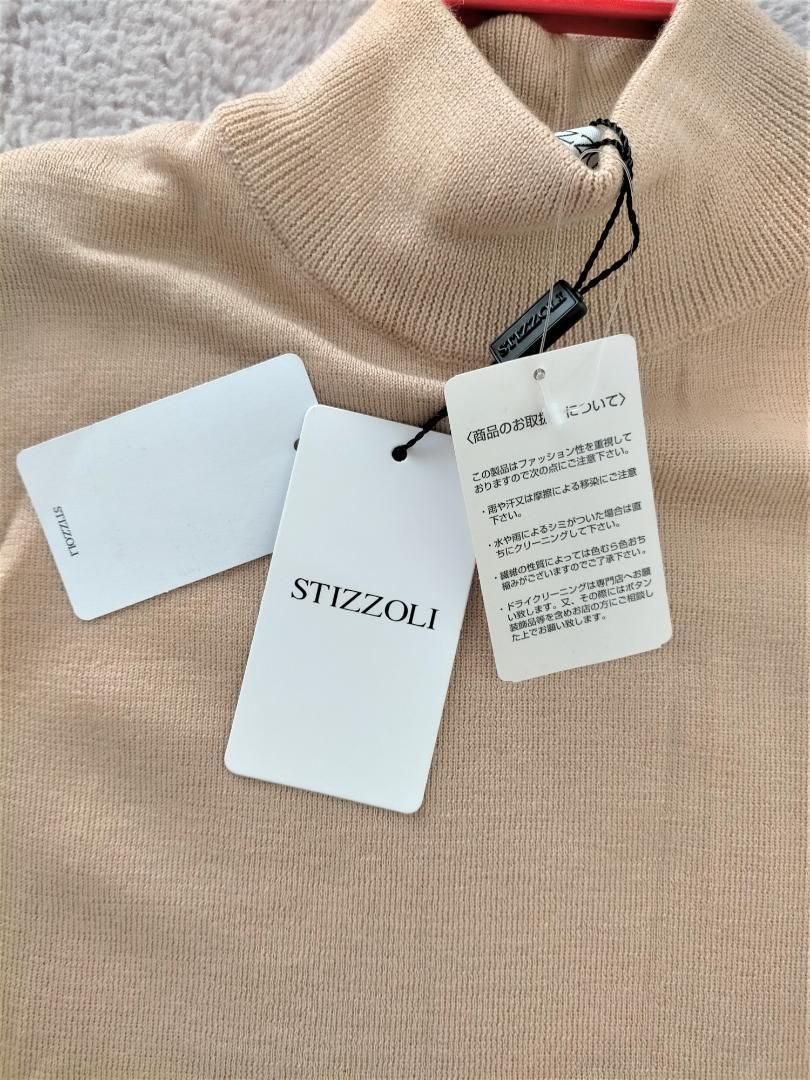 ハイネックノースリーブニット