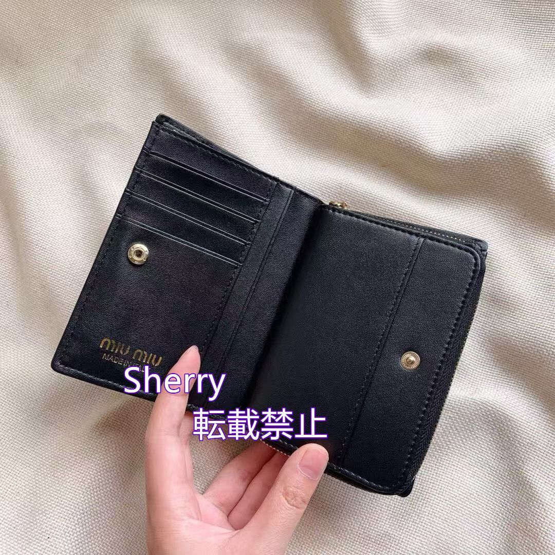 ブラック