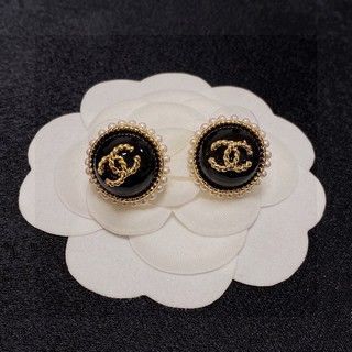 Chanel 小米真珠のピアス - メルカリ