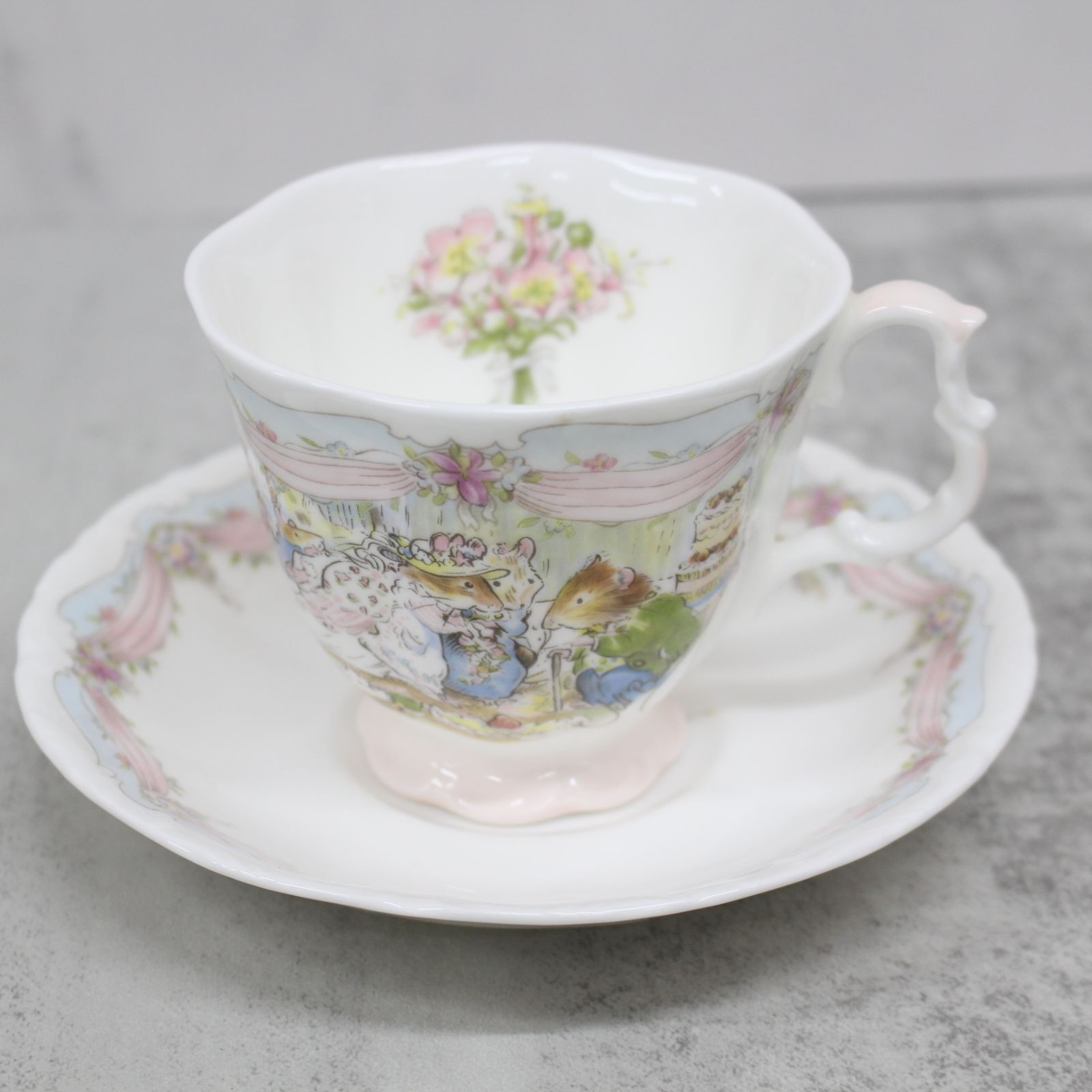 S031)【廃盤品】Royal Doulton ブランブリーヘッジ THE WEDDING S031)【廃盤品】Royal Doulton ブランブリーヘッジ THE WEDDING