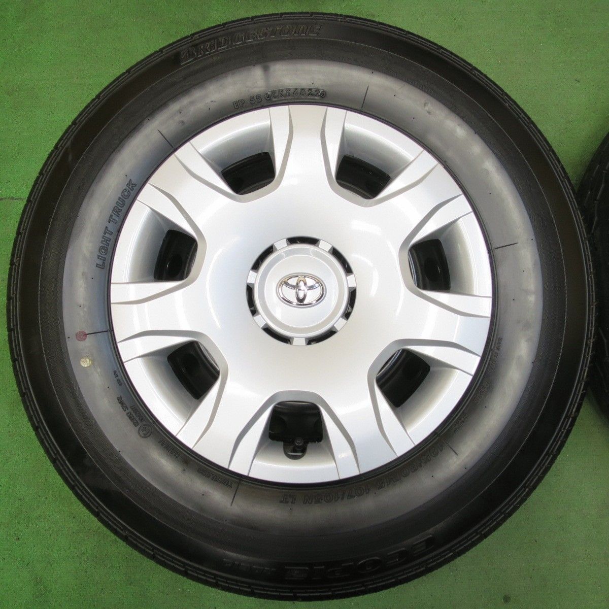 送料込】ハイエース 新車装着タイヤ エコピア RD-613 195/80R15 2024年