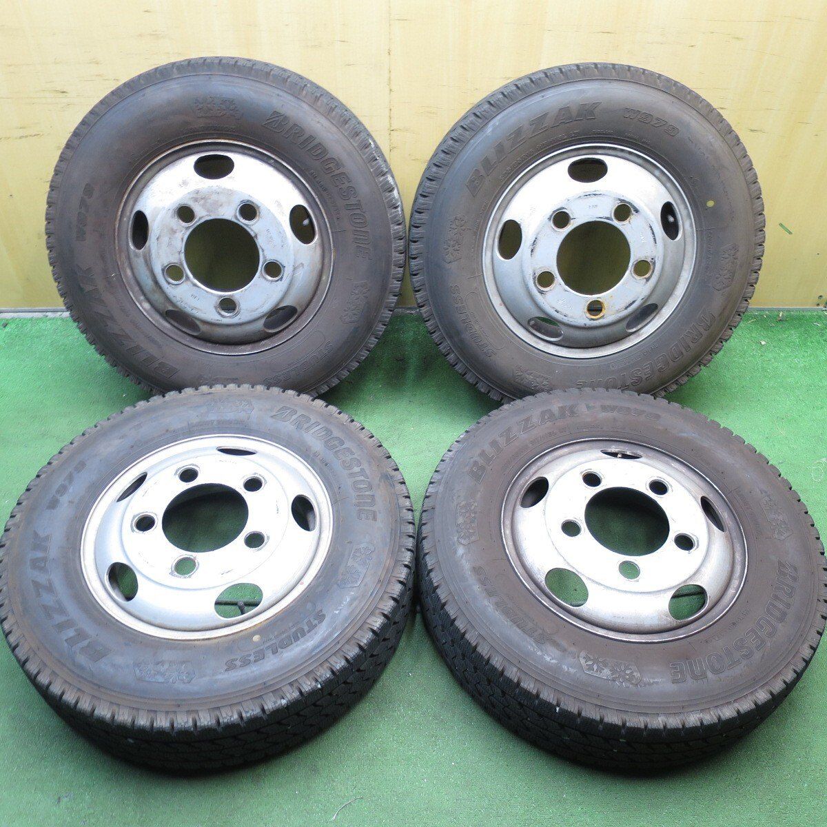 4本☆トラック タイヤ 205/85R16 117/115L スタッドレス ブリヂストン 