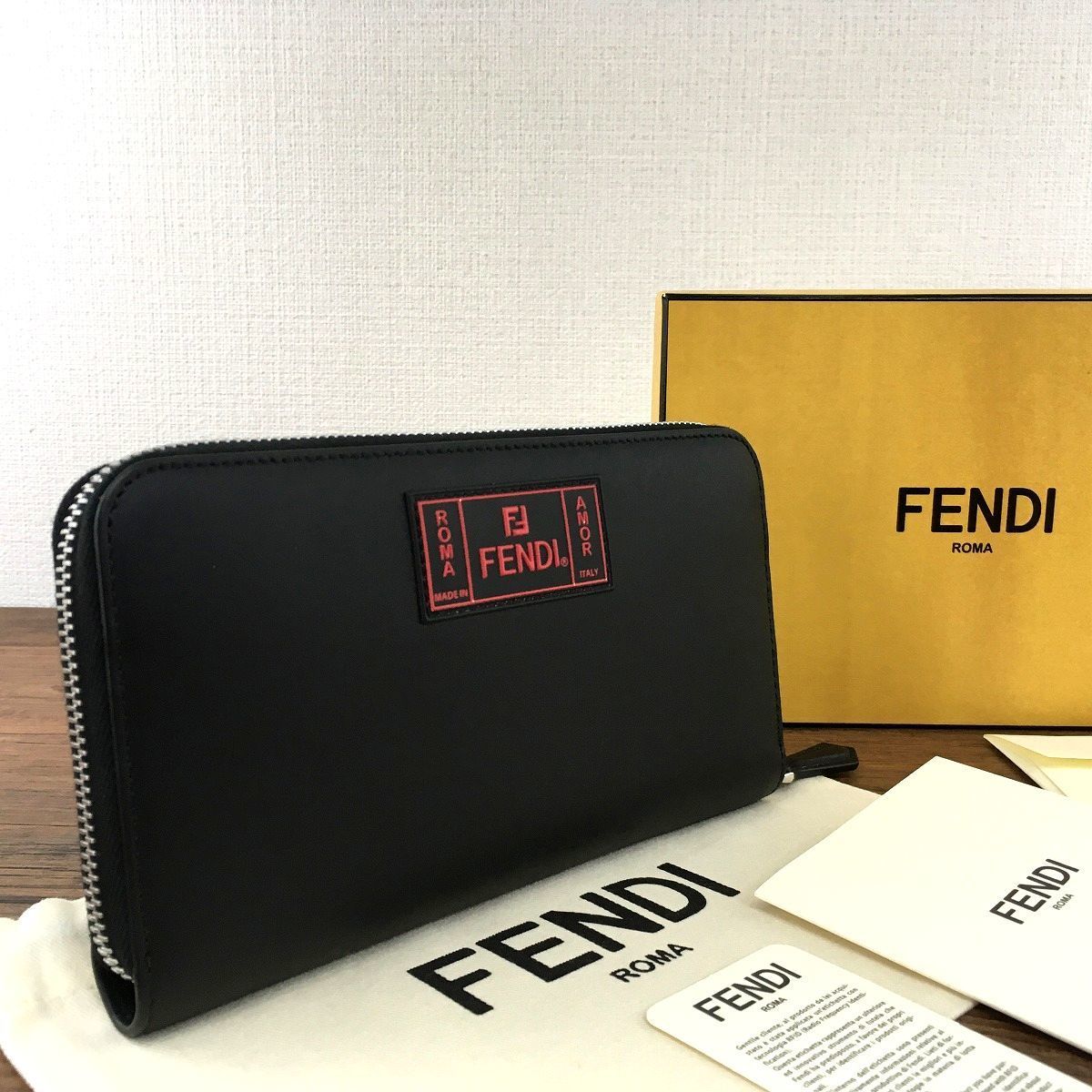 極美品 FENDI ジップウォレット 7M0210 ブラック 370-