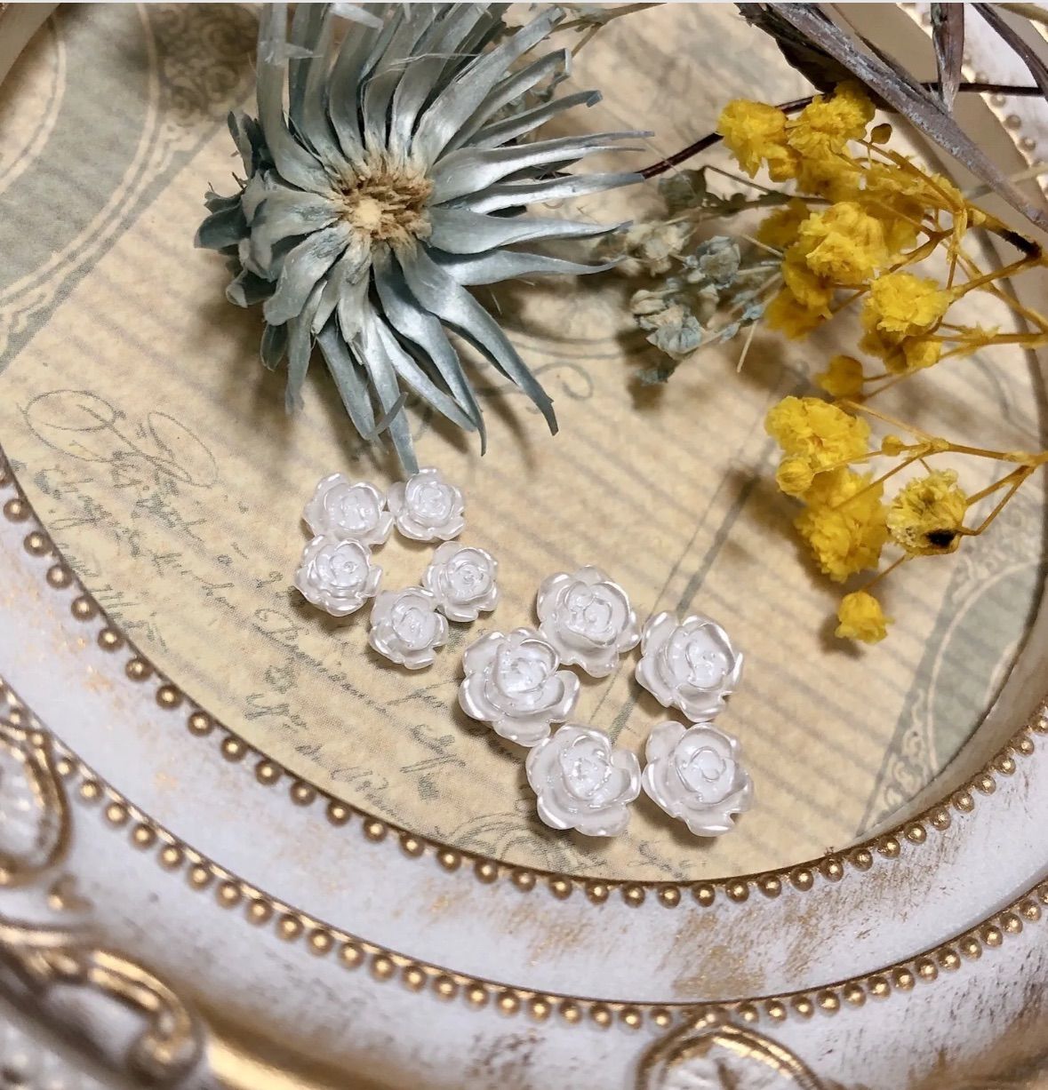 薔薇の花びら チャーム 白 薔薇の花びら チャーム 白