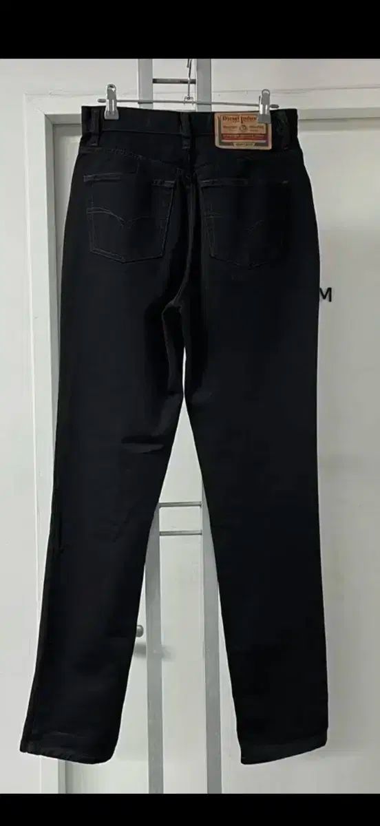 DIESEL(ディーゼル) 31 サイズ 黒 スリム ストレート DIESEL メンズ 