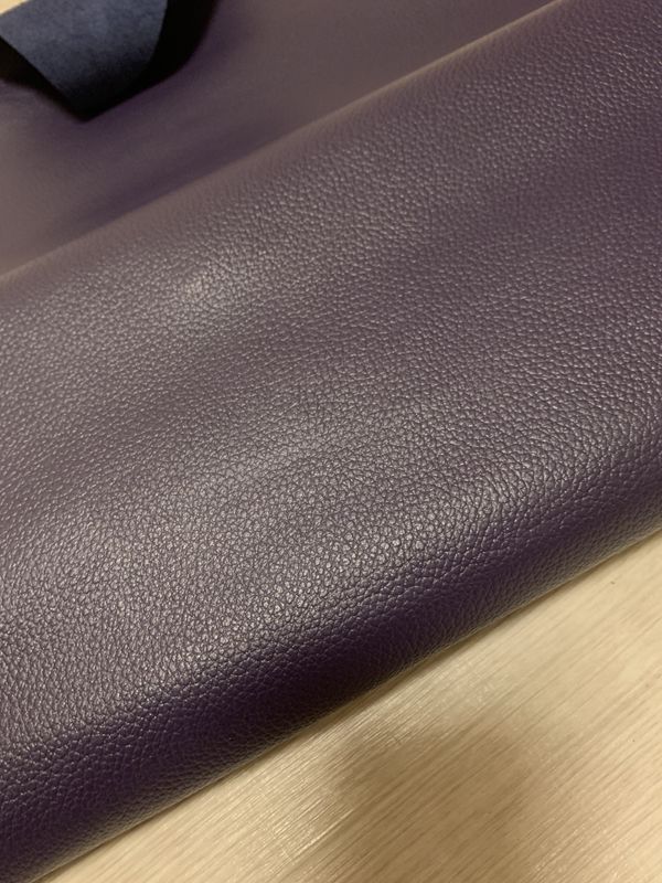 ダークパープル系 220ds クロム革 牛革 国産 レザー シボ型押し はぎれ 一枚革 レザークラフト 革 皮 本革 diy 生地 材料