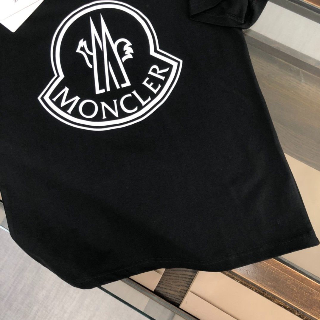 Moncler モンクレールロゴラウンドネック半袖Tシャツ - メルカリ Moncler モンクレールロゴラウンドネック半袖Tシャツ - メルカリ