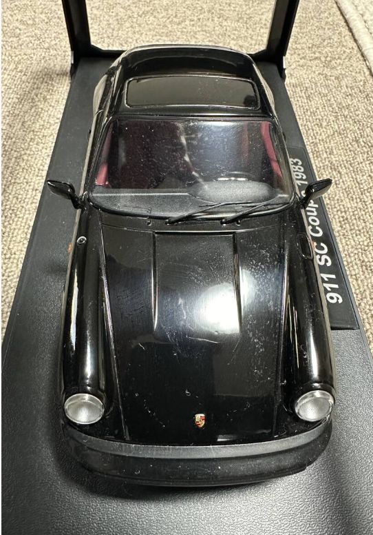 1/18ミニカー ポルシェ911クーペ 1983