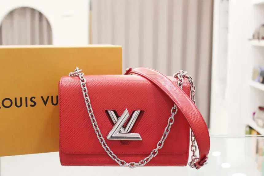 Louis Vuitton ルイヴィトン エピ ツイスト MM チェーン クロス ショルダーバッグ M50523 百貨店