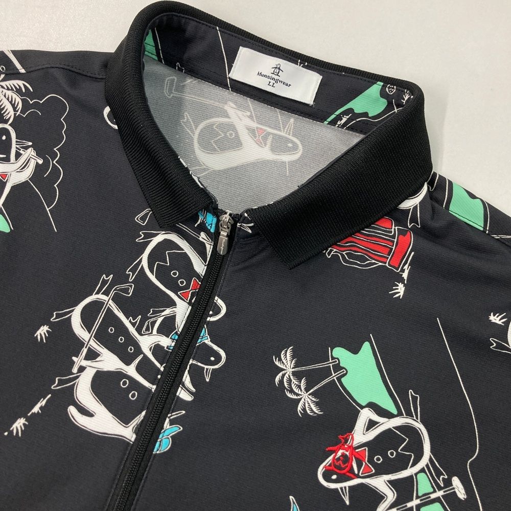 サイズ：LL MUNSING WEAR マンシングウェア 2023年モデル ハーフジップ 半袖ポロワンピース ロゴ総柄 ネイビー系 [240101502677] ゴルフウェア レディース ストスト MUNSING WEAR マンシングウェア 2023年モデル ハーフジップ 半袖