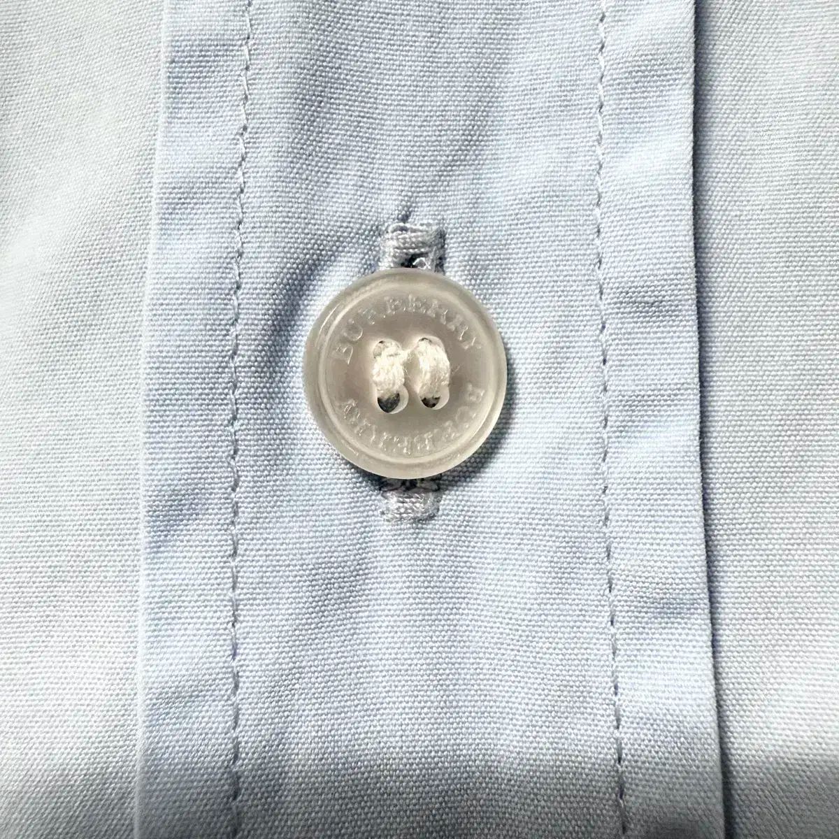 L 100 バーバリーブリット コットン シャツ ブルー WWW_KARIMZIABAT_FR