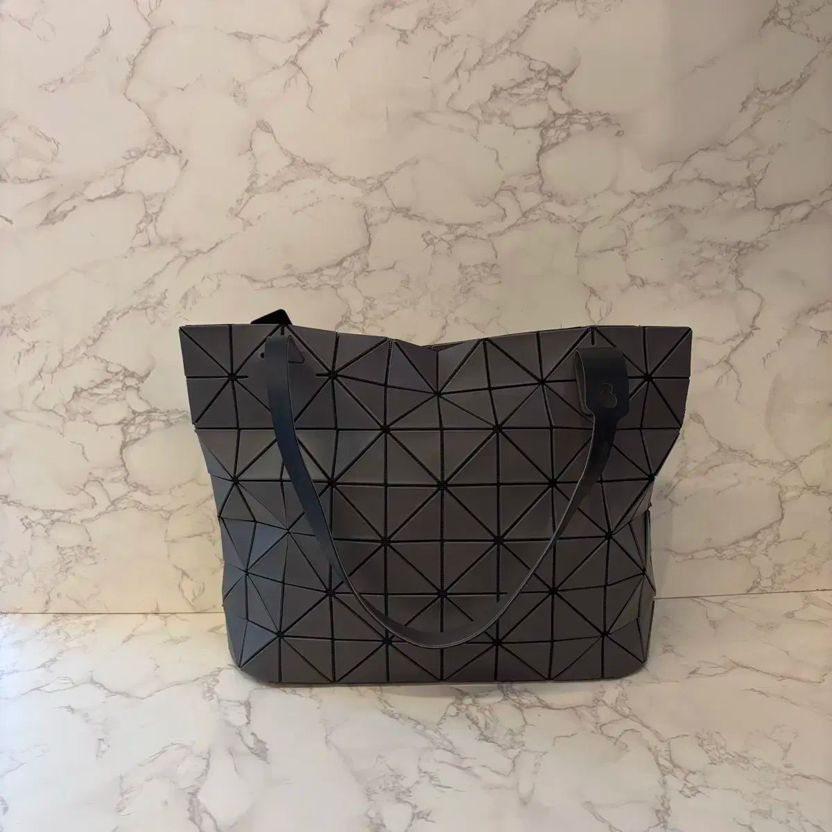 最終値下げ◆BAOBAO バッグ　ルーセントマット　マットブラック　6×6 国内発送 BAOBAO LUCENT バオバオ ルーセント マット 6x6 (ISSEY