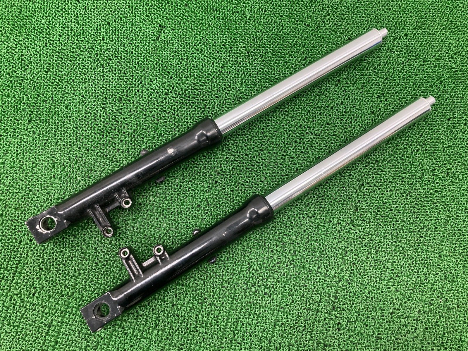 ZZ-R1100 フロントフォーク 左右 K105 カワサキ 純正 中古 バイク 部品 ZXT10C コケキズ無し 曲がり無し そのまま使える 修復素材に 21 ZZ-R1100 フロントフォーク 左右 K105 カワサキ 純正 バイク 部品