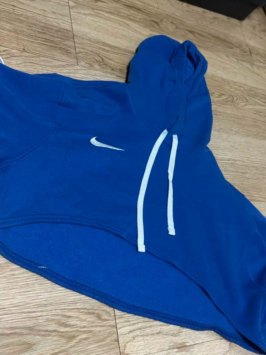 NIKE ナイキ クロップド フード ＋ ノースリーブカットソー