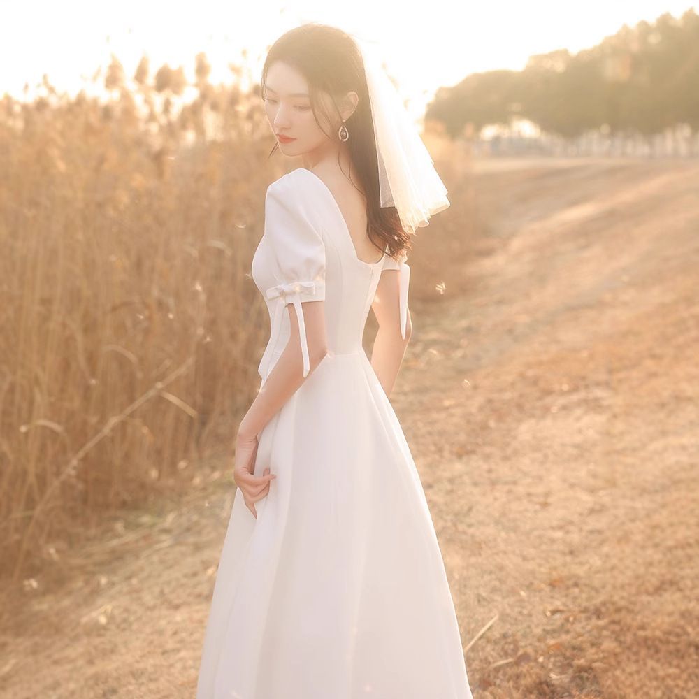 白色軽やかウェディングドレス