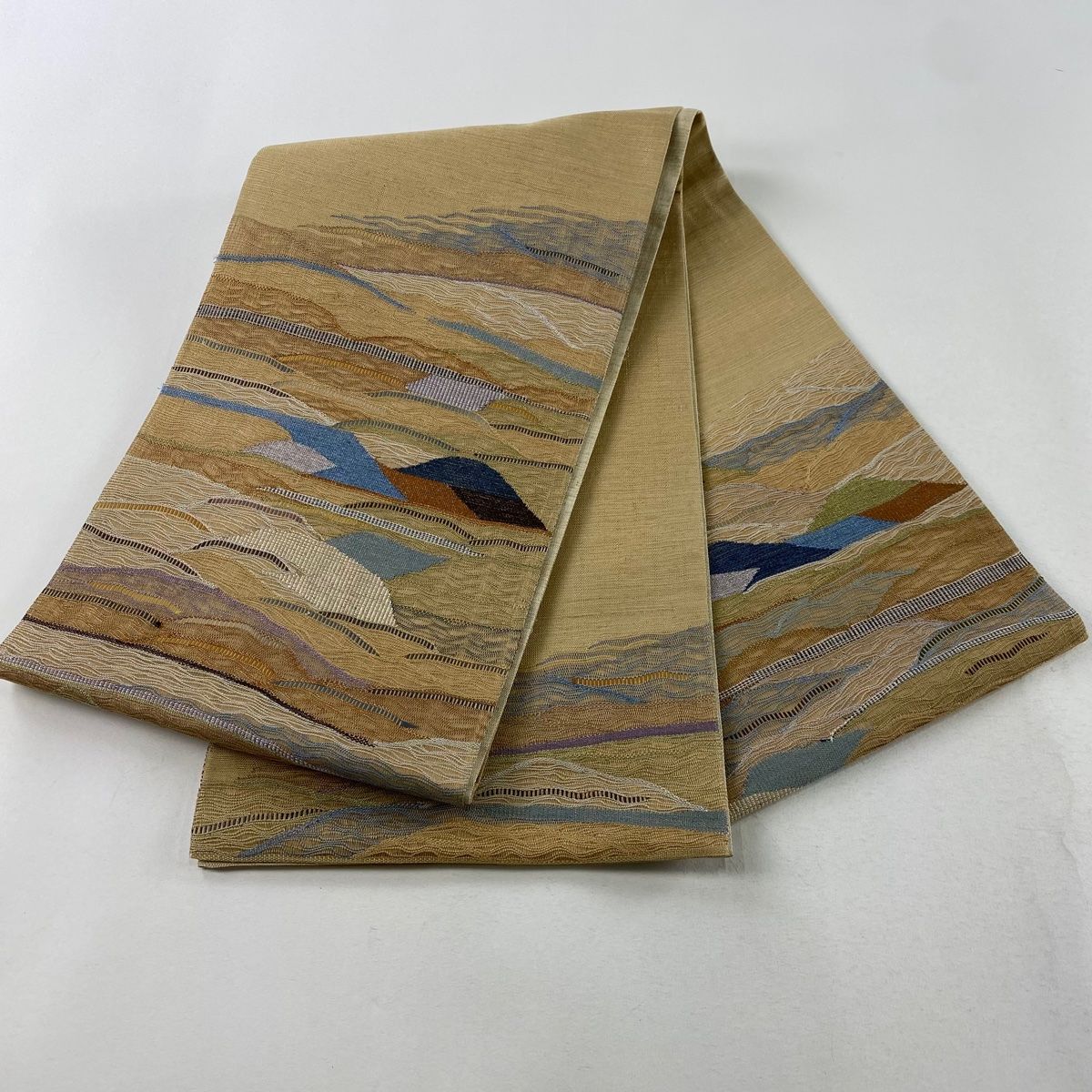 袋帯　太鼓柄　正絹　手描き山並み風景模様　白銀色　全長447幅31 中古】 袋帯 洒落用 おしゃれ袋帯 正絹 お太鼓柄 黒 透け感 萩