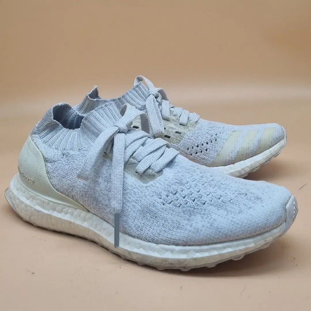 on スニーカー ホワイト/ブルー adidas(アディダス) ウルトラブースト アンケージ リーク