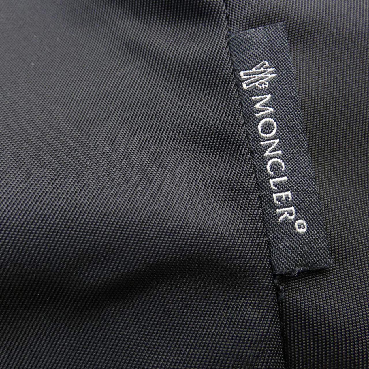Moncler モンクレール　ロゴデザインが素敵なボックス型スカート Moncler モンクレール ロゴデザインが素敵なボックス型スカート