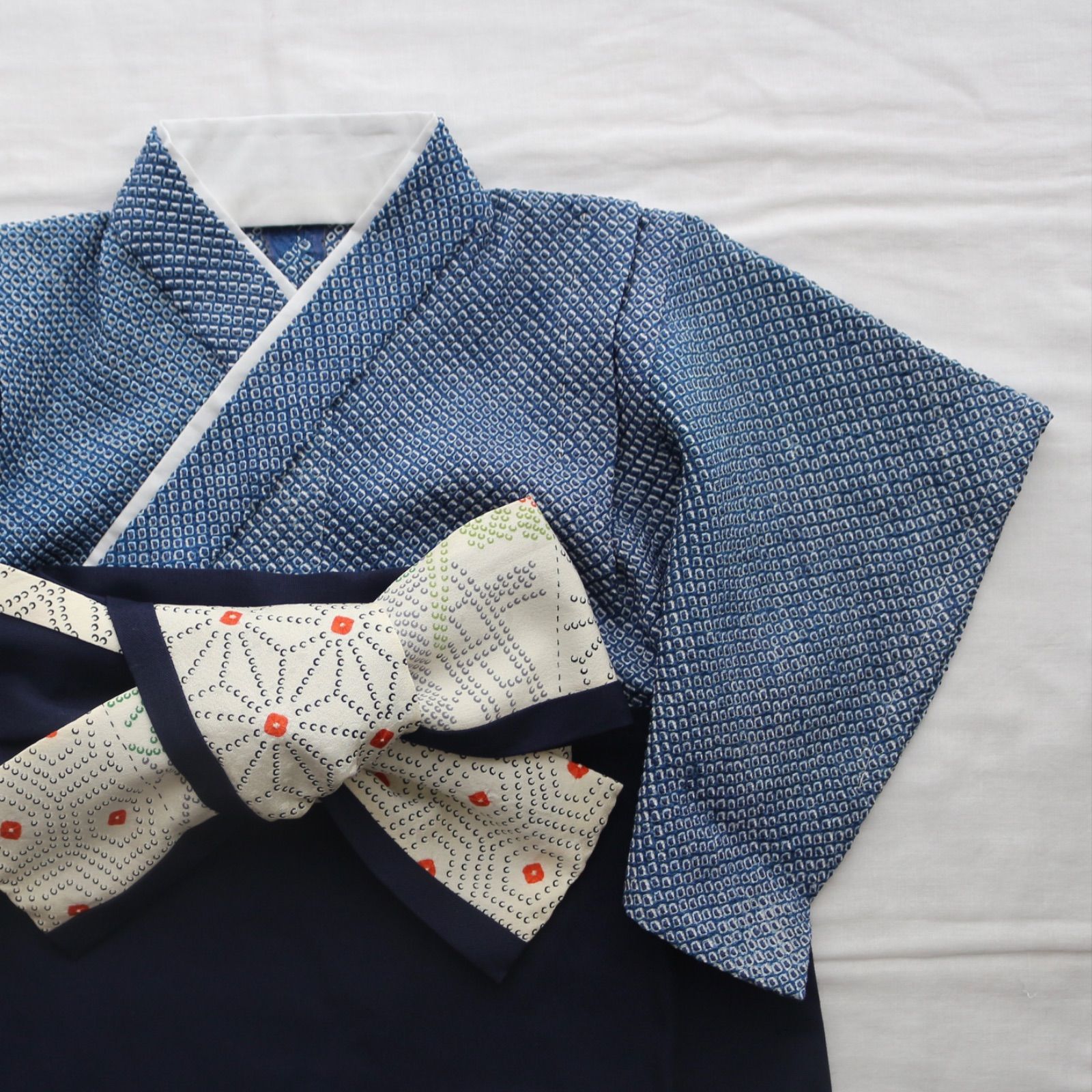 黒い木製座卓 花と鳥のデザイン 螺鈿細工 中国 黒い木製座卓 花と鳥の